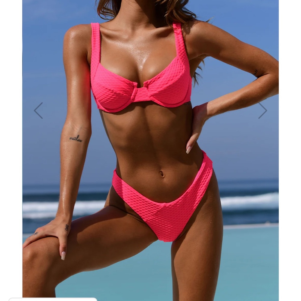 Vetchy Laguna bikini